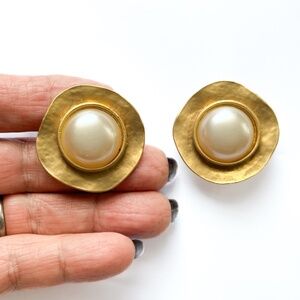 Vintage 80s Clip on Earrings Hammered Etruscan Gold Plated Faux Pearl Statement